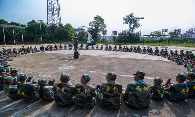 军训夏令营让少年们吃点苦头是为了较好的明天